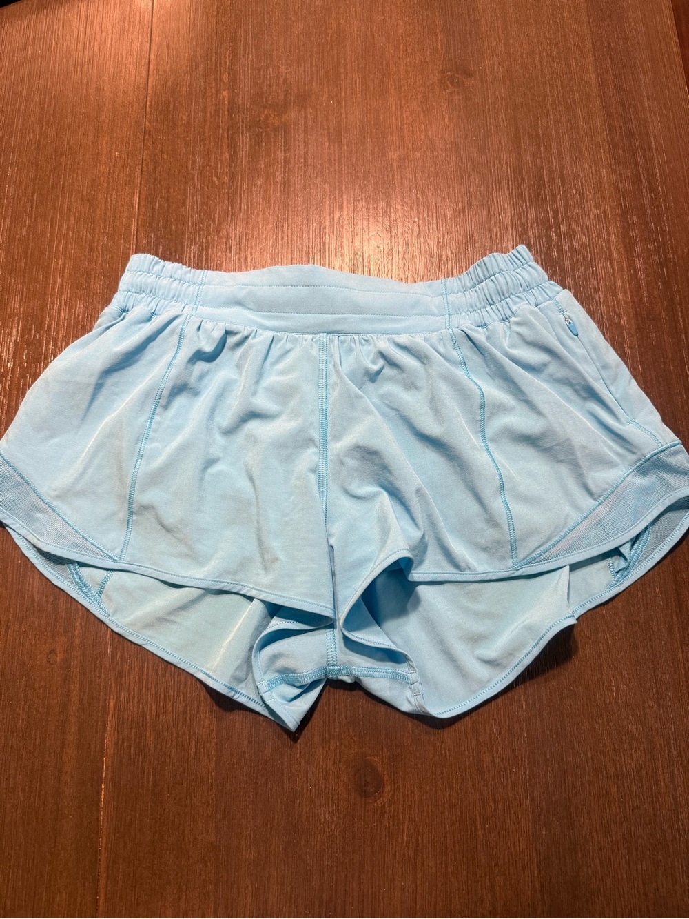 lululemon Hotty hot shorts (size 8)